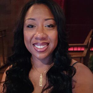 Meet your Posher, Dee